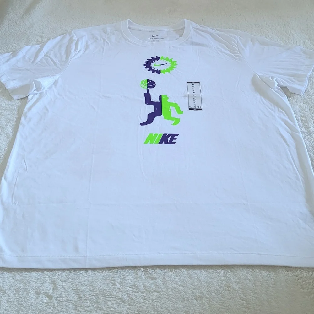 Nike👟 Man♂️ Spinning Basketball on Finger Dri-Fit Graphic Tee👕 - NWT